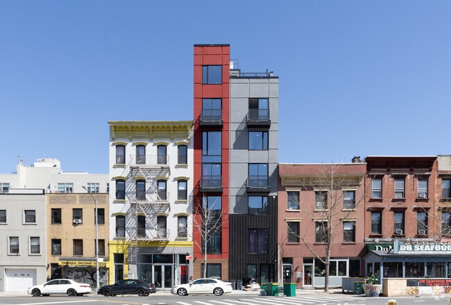 Building Photo - 475 Grand St