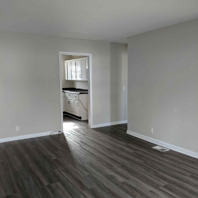 Building Photo - 1709 D Ville Dr