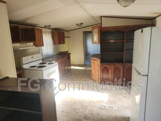 Foto del edificio - 1124 N Bryan Rd