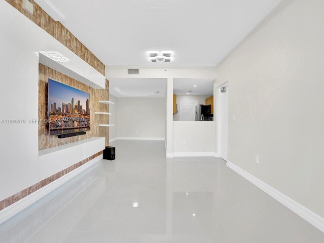 Foto del edificio - 6420 NW 114th Ave