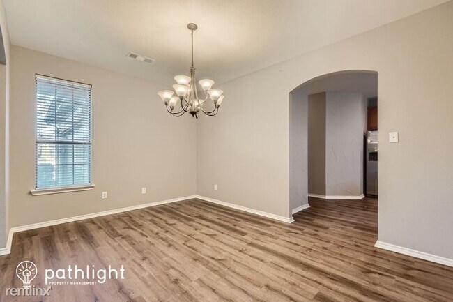 Building Photo - 4 br, 2.5 bath House - 4613 Monarch Dr UNIT