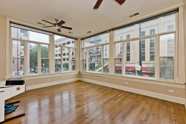 Building Photo - 1326 W Madison St