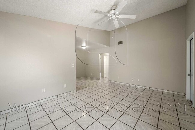 Building Photo - Spacious 3 Bed/2 Bath Home In Lake Elsinore!