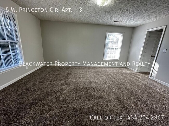 Building Photo - 2 Bedroom 2 Bathroom Apartment in Rivermont!