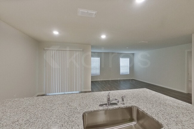 Building Photo - 1190 S San Mateo Dr