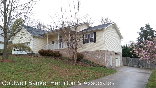 Building Photo - 208 Turning Leaf Trl NE