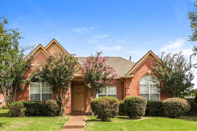 Building Photo - 8750 Overcup Oaks Dr