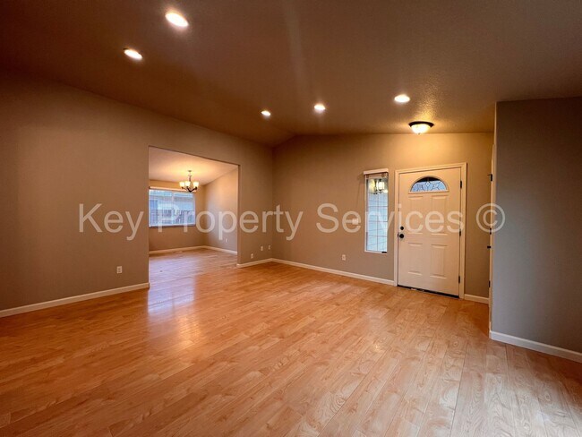 Foto del edificio - Charming Home in Quiet Image Neighborhood