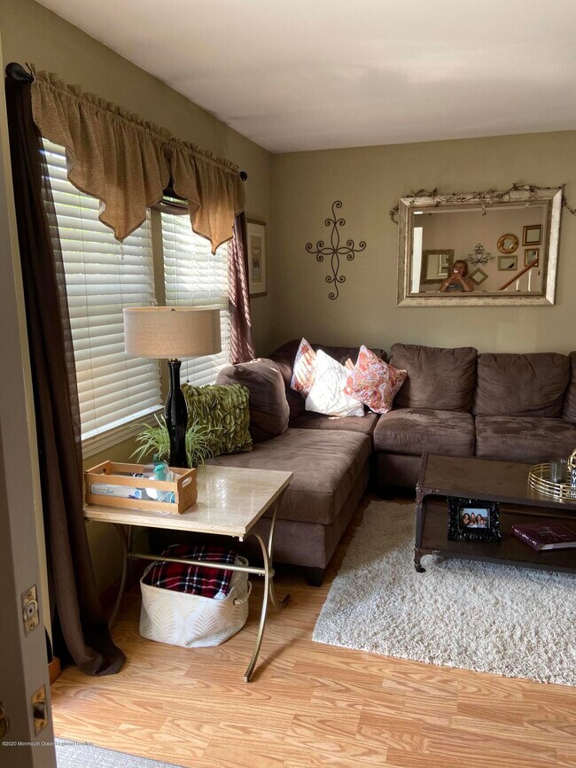 Foto del edificio - 82 Cliffwood Ave W