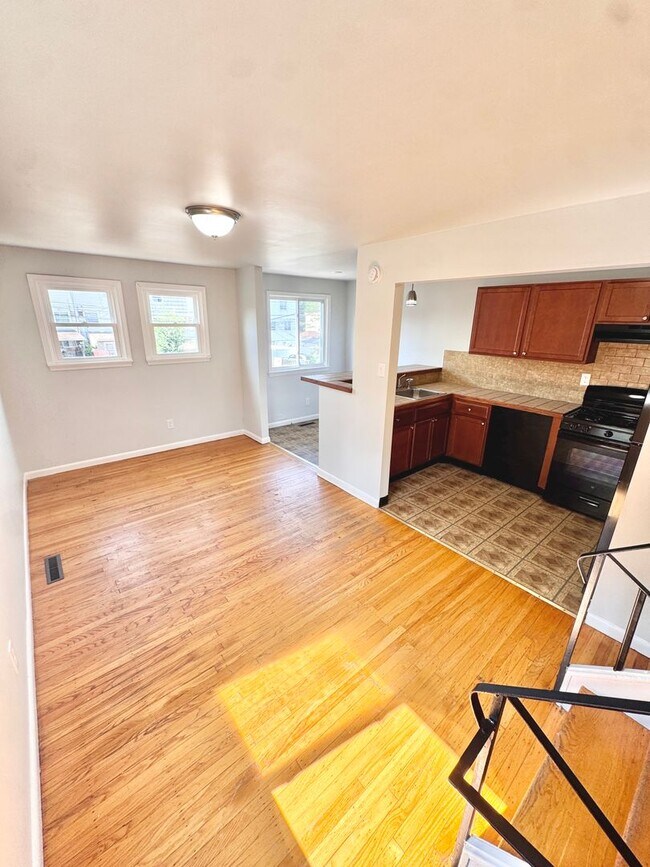 Foto del edificio - SUPER CLEAN THREE BEDROOM TOWNHOME