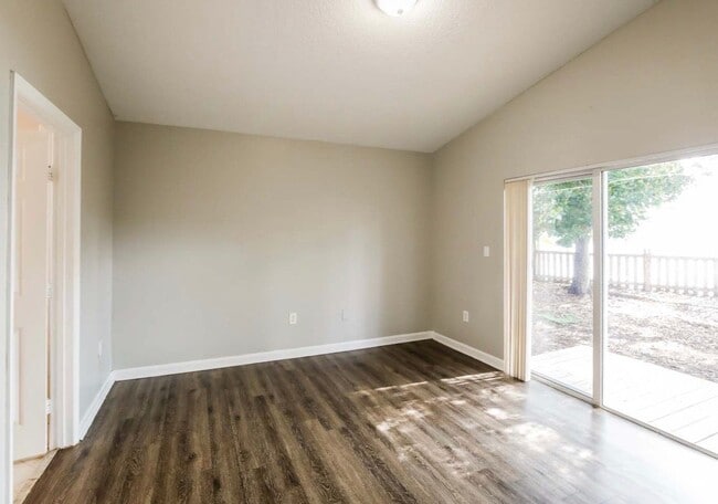 Building Photo - 1360 SW 119th Ave