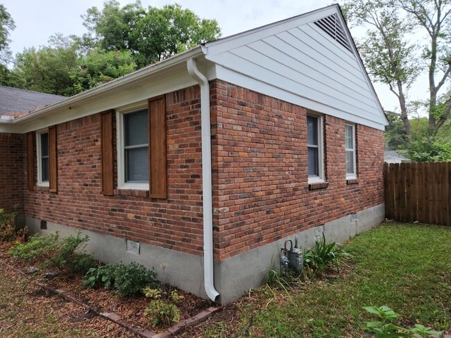 Foto del edificio - 1654 Ivy Rd