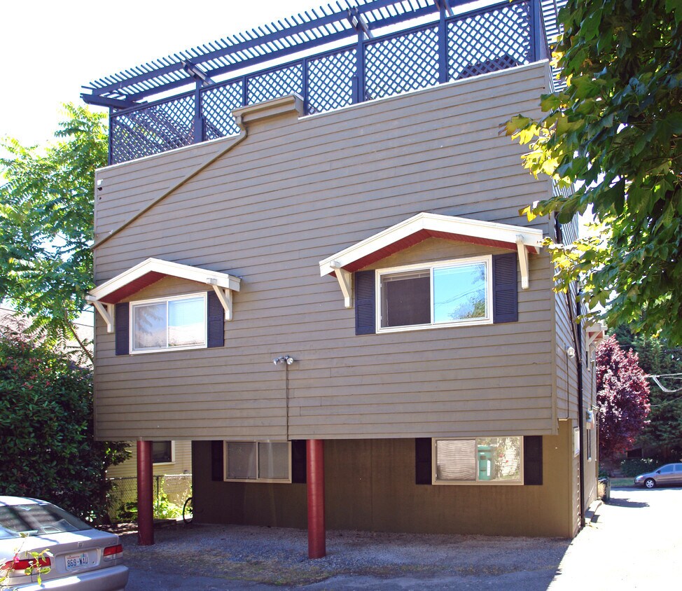 Building Photo - 414-420 N 48th St