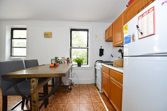 Foto del edificio - 3202 34th Ave