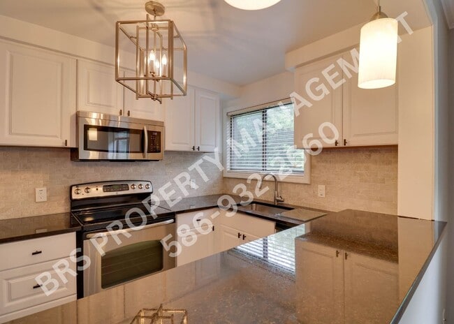 Building Photo - JUST REDUCED!!  – Walk to Downtown Royal Oak!