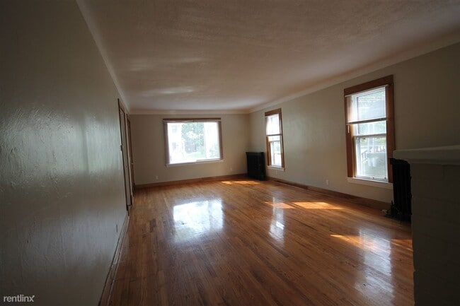 Building Photo - 5 br, 3 bath House - 1002 S Westnedge Ave ...