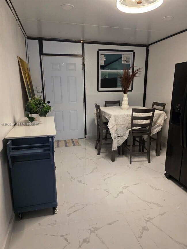 Foto del edificio - 19393 NW 30th Ct