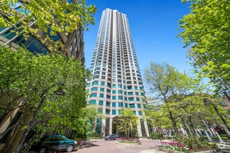 Building Photo - 400 N La Salle Dr