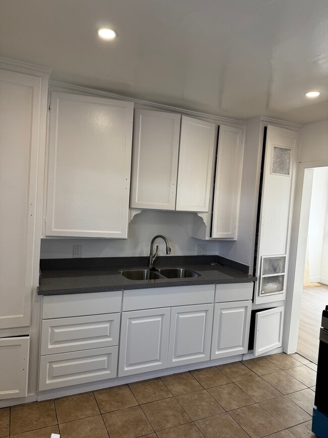 Cocina - 905 Sartori Ave