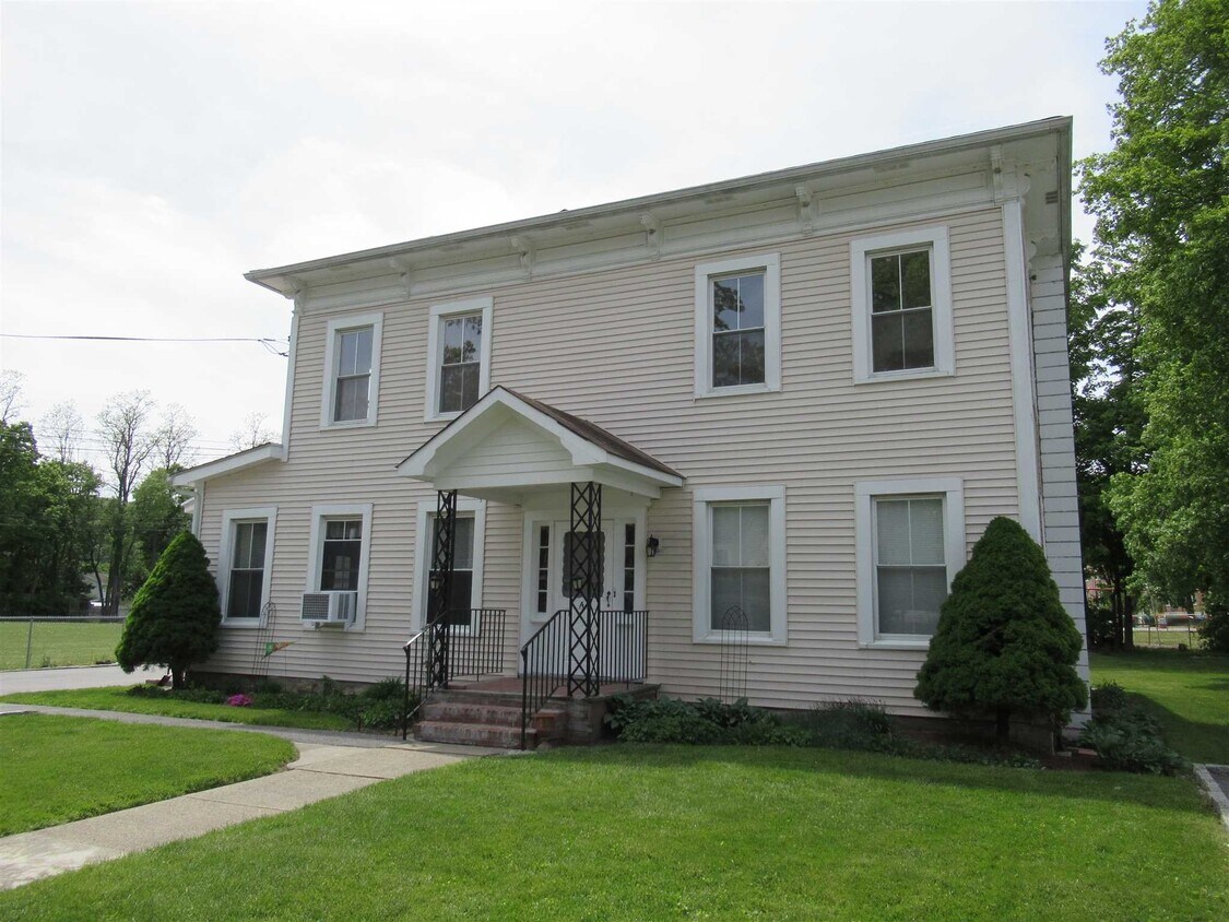 Primary Photo - 26 Wing Ave