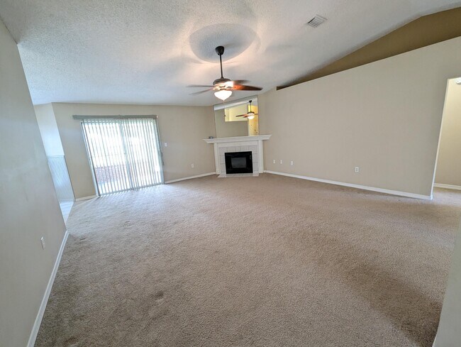 Foto del edificio - 7570 Pepperwood St