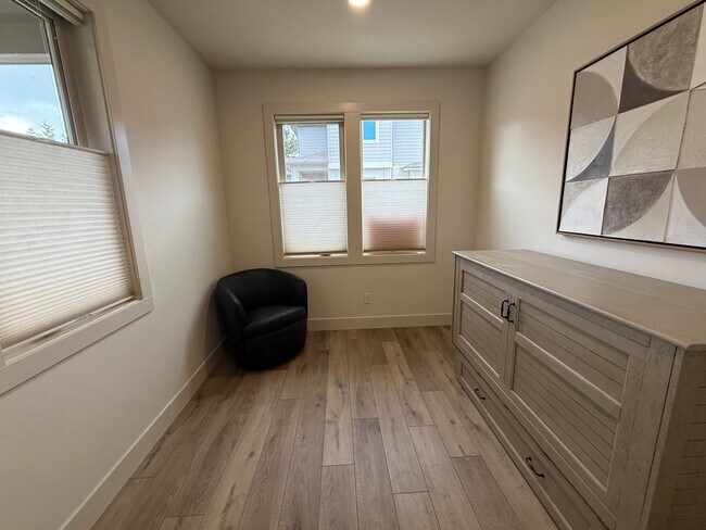 Building Photo - Now renting brand-new 3 bedroom, one study/Den, 2.5 bathroom House $3,650 unfurnished and $6,000 ...