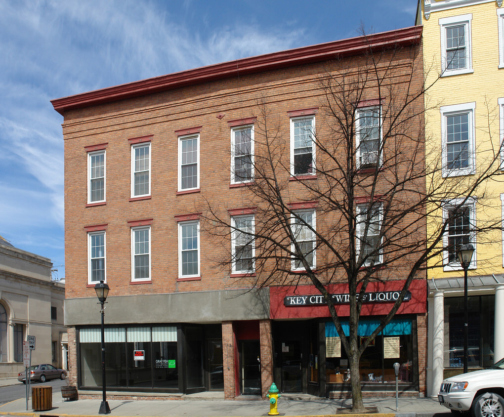 Building Photo - 602-604 Warren St