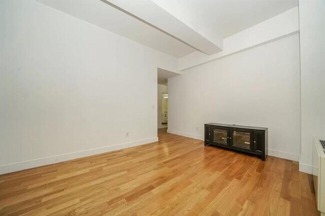 Building Photo - 4 bedroom in NEW YORK NY 10038
