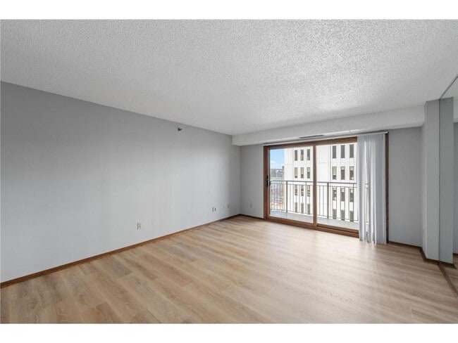 Foto del edificio - 121 Washington Ave S