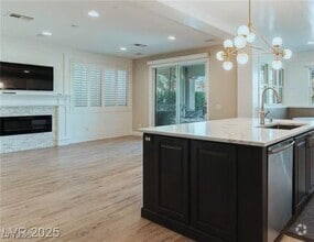 Building Photo - 927 Via Canale Dr