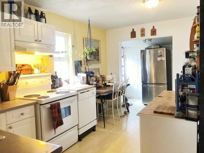 Photo du bâtiment - 417 E 17th Ave