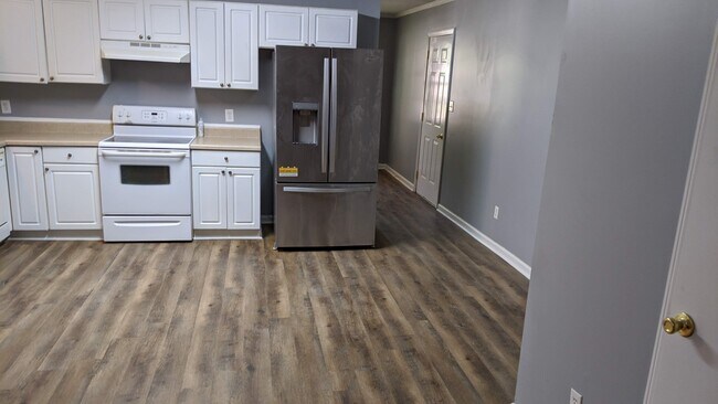 Foto del edificio - 3173 Montwood Dr