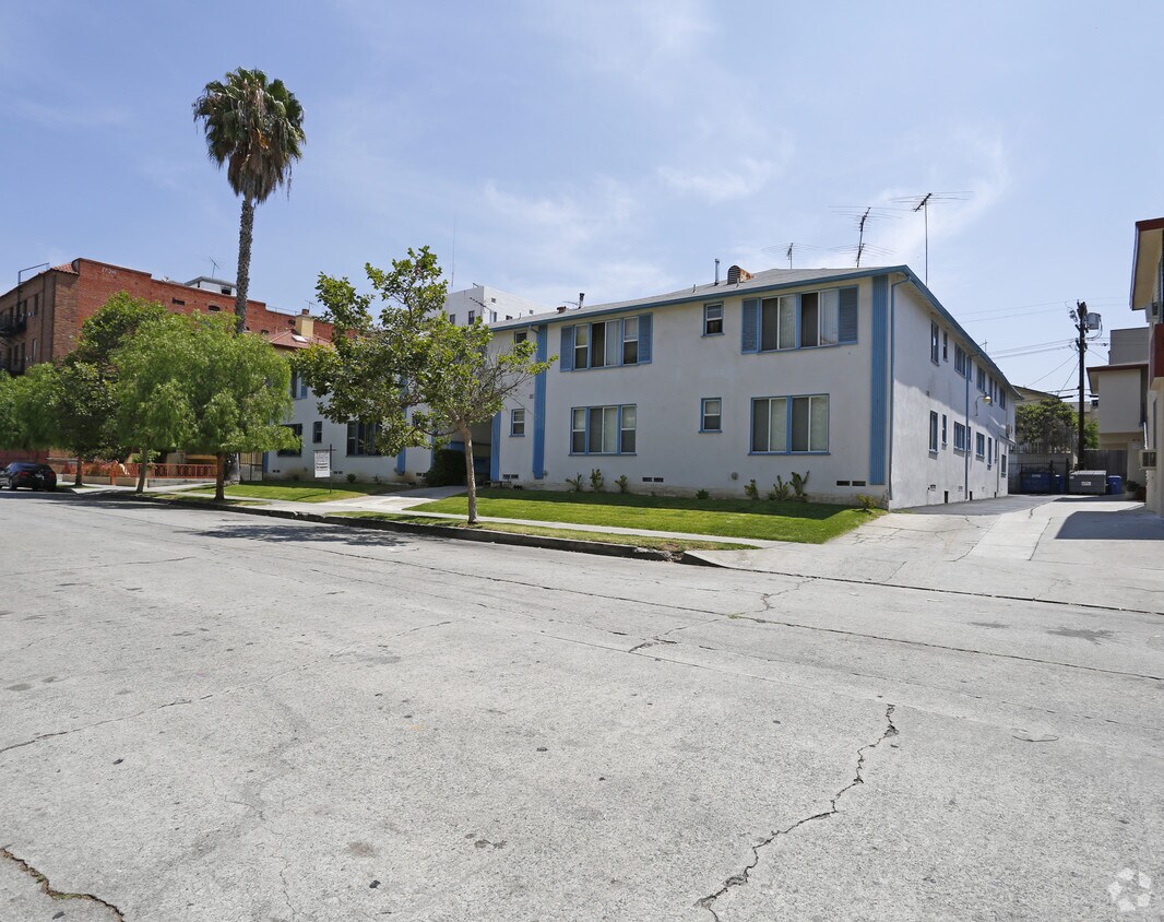 Primary Photo - Plantation Manor