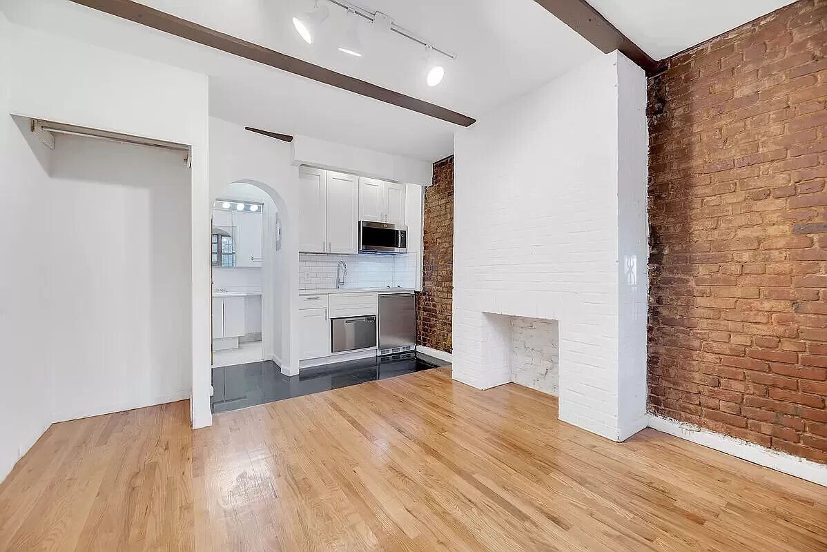 Primary Photo - 224 Sullivan Street
