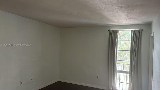 Building Photo - 6900 N Kendall Dr