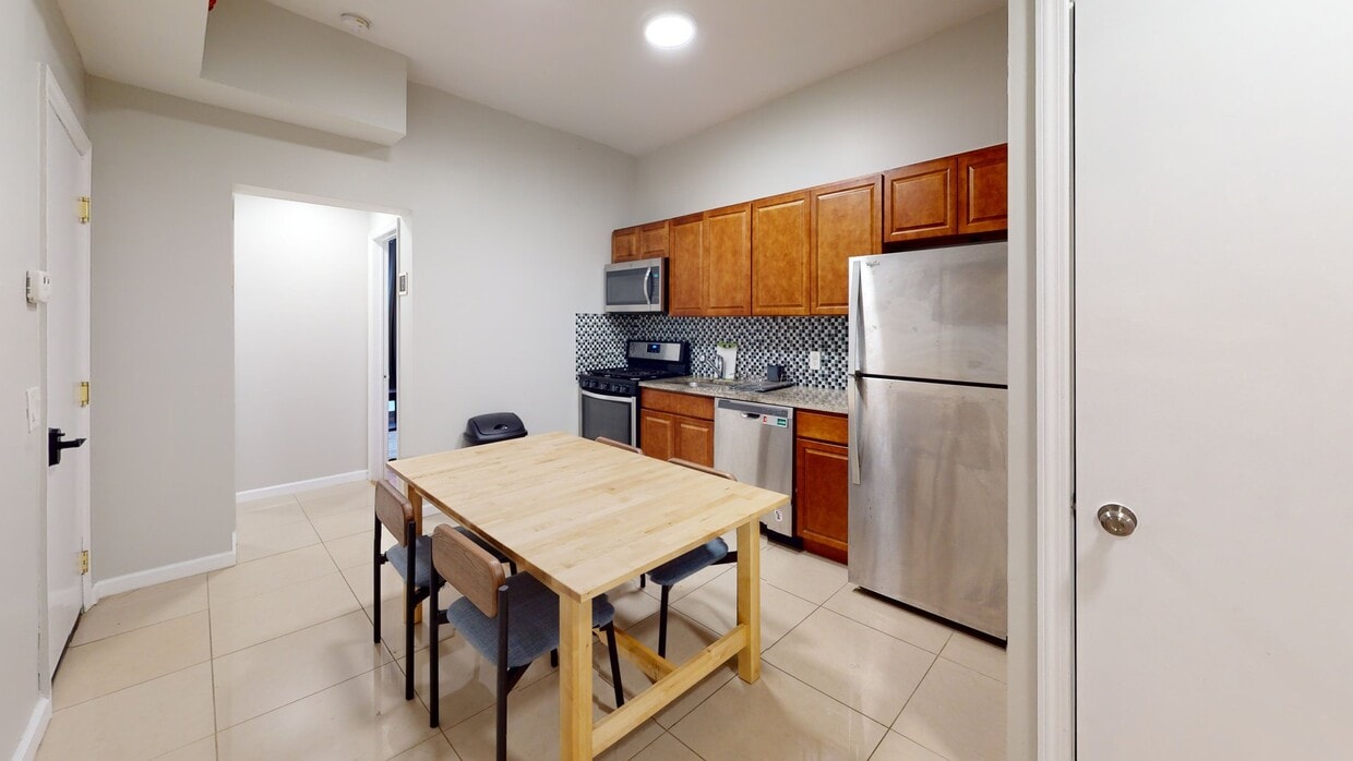 Photo - Private bedroom in 4 bed/2 bath Home