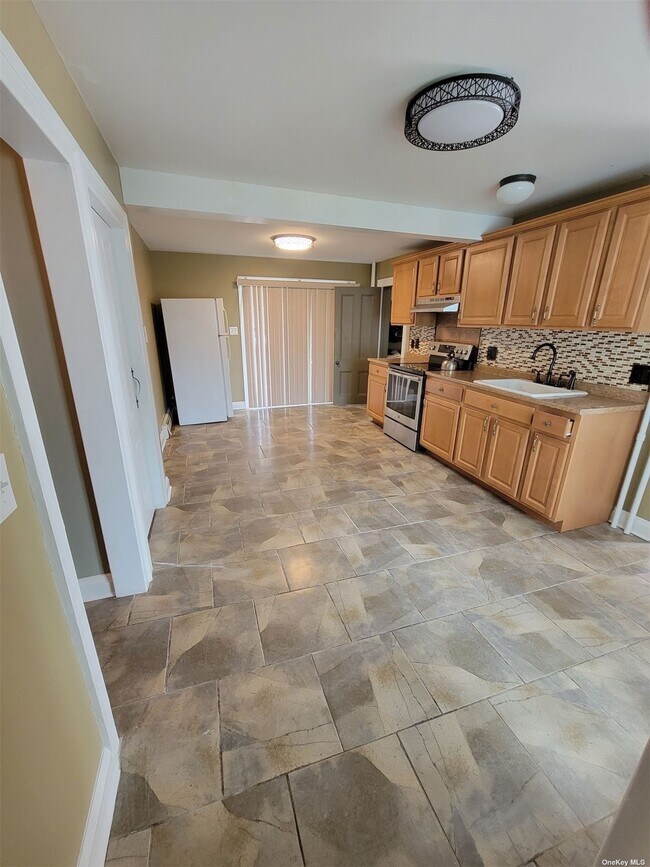 Building Photo - 247 Railroad Ave