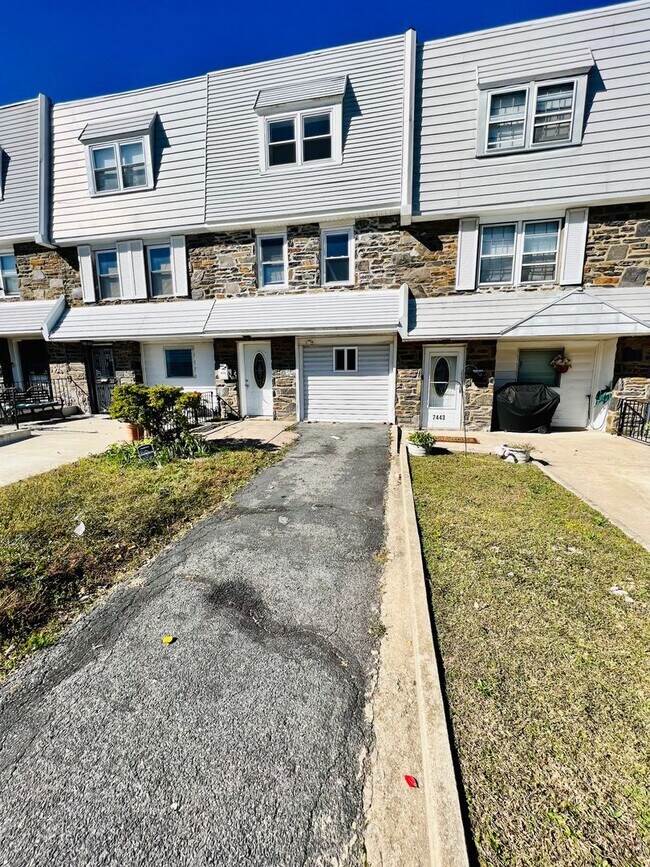 Foto del edificio - 7445 Rhoads St