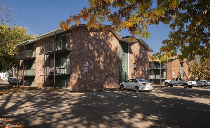 Primary Photo - 820 Sunset Ave