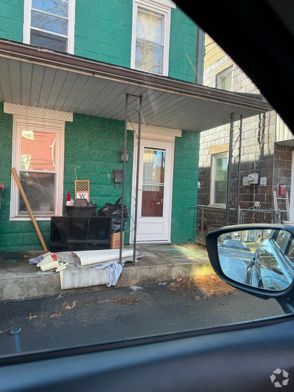 Building Photo - 215 Sheetz Ave