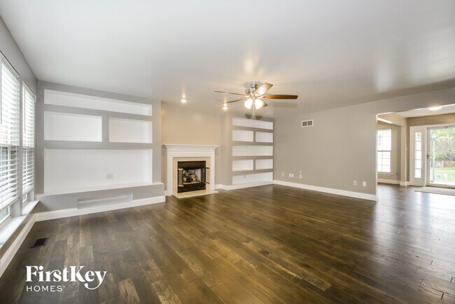 Foto del edificio - 1016 Scenic Oaks Ct