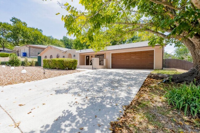 Building Photo - 906 Tammy Dr