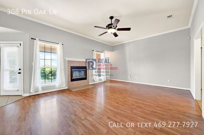 Foto del edificio - 308 Pin Oak Ln