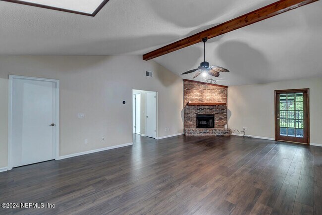 Foto del edificio - 4518 Crosstie Rd N