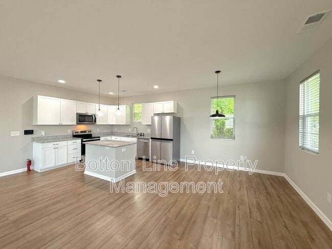 Foto del edificio - 641 Central Dr NW