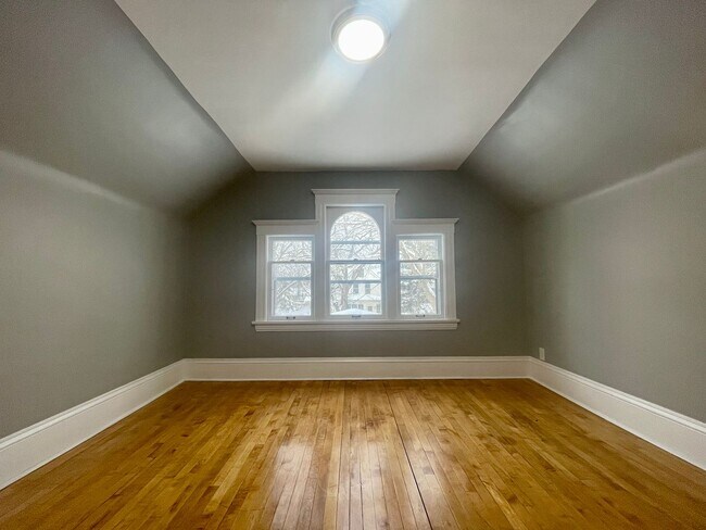 Foto del edificio - Spacious 4-bedroom 1.5 Bathroom Home in South Minneapolis!
