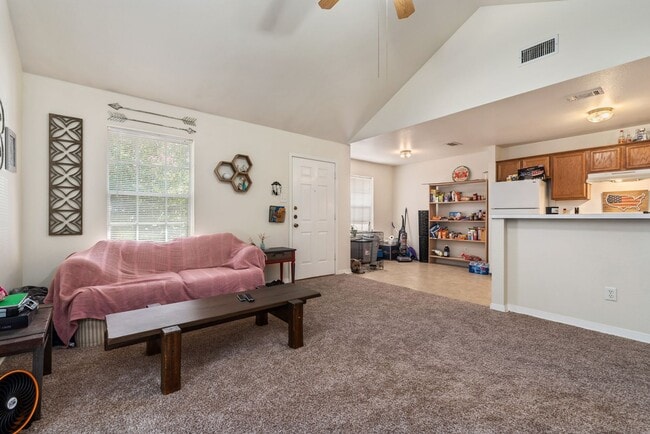 Foto del edificio - AUGUST PRE-LEASE!!  Cute 2 Bedroom 2 Bathr...
