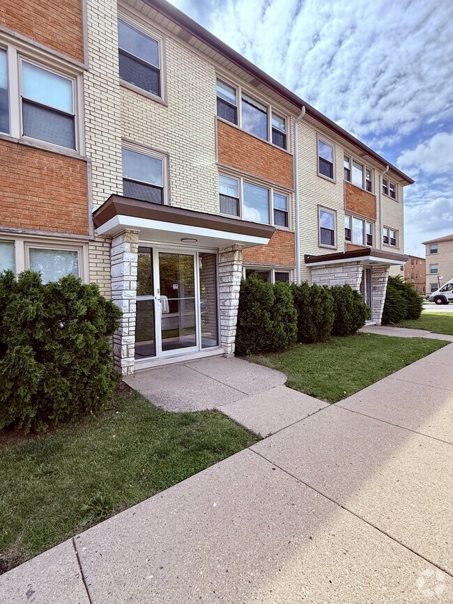 Building Photo - 2807 N McVicker Ave