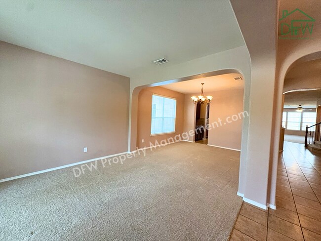 Foto del edificio - Elegant and Spacious 5-Bedroom Home for Lease in Fort Worth