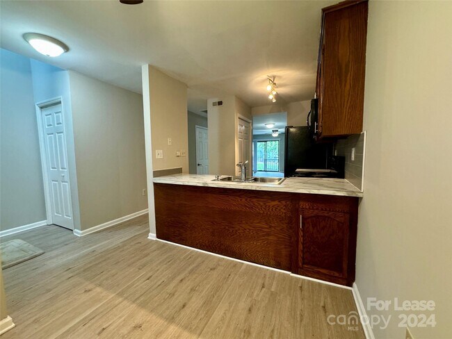 Building Photo - 100 Willow Run Dr